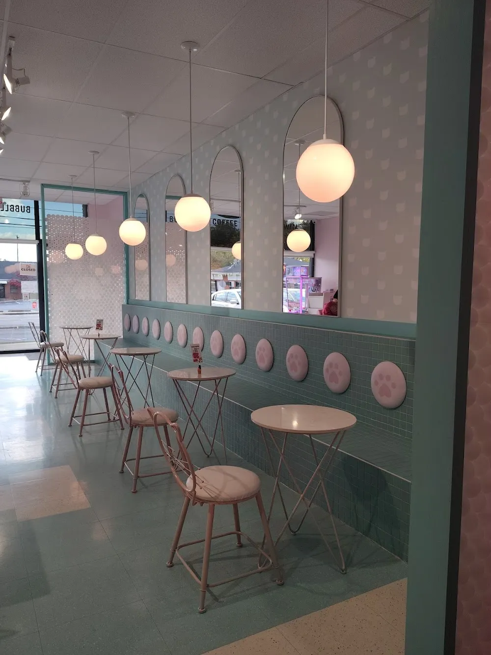 Kitty Bubble Cafe & Bar cat cafe in Columbus - atmosphere